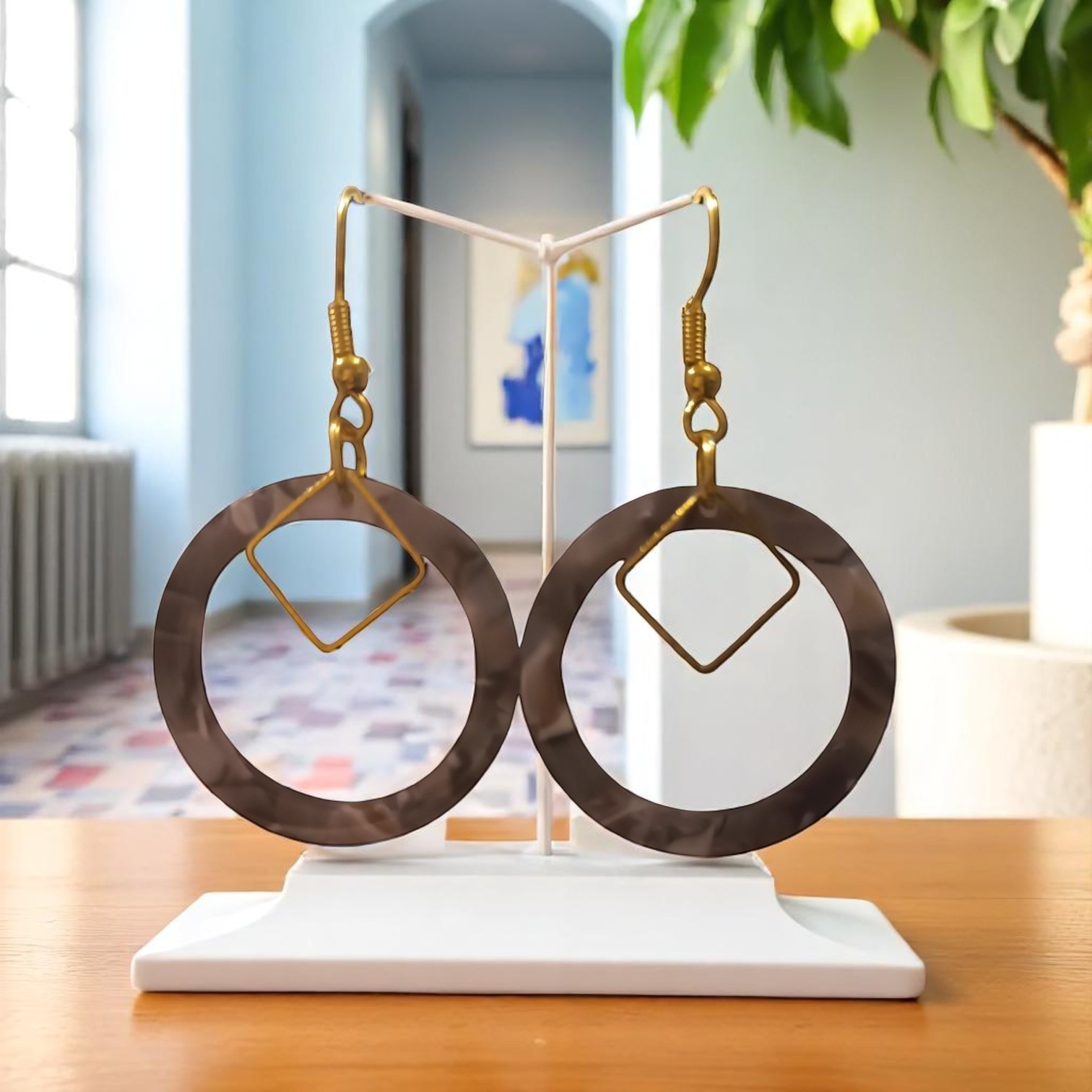 Boucles D'Oreilles - Anneaux et Carré Doré – Image 2